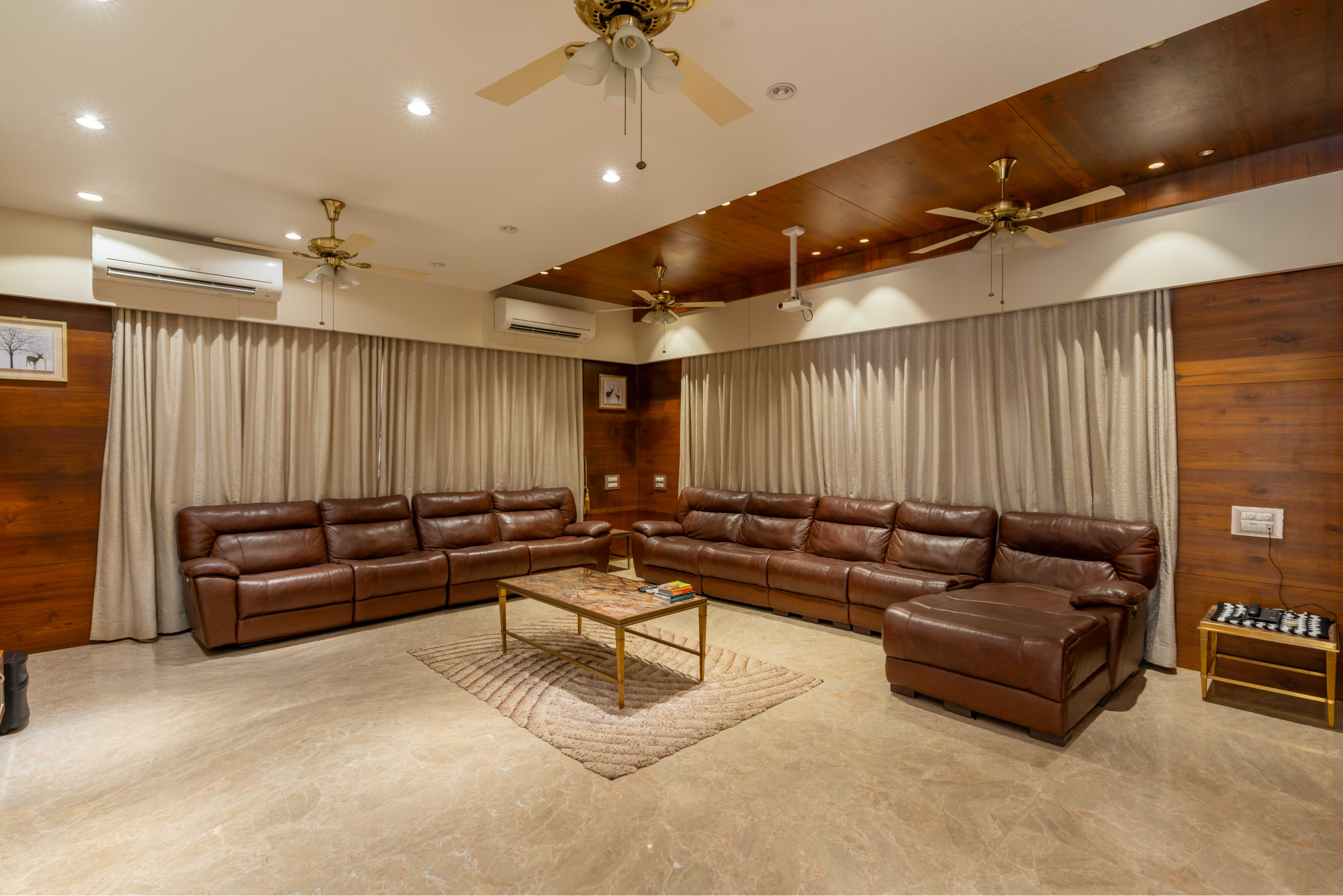 Living room of the Gaj Kesri Resort in Gir